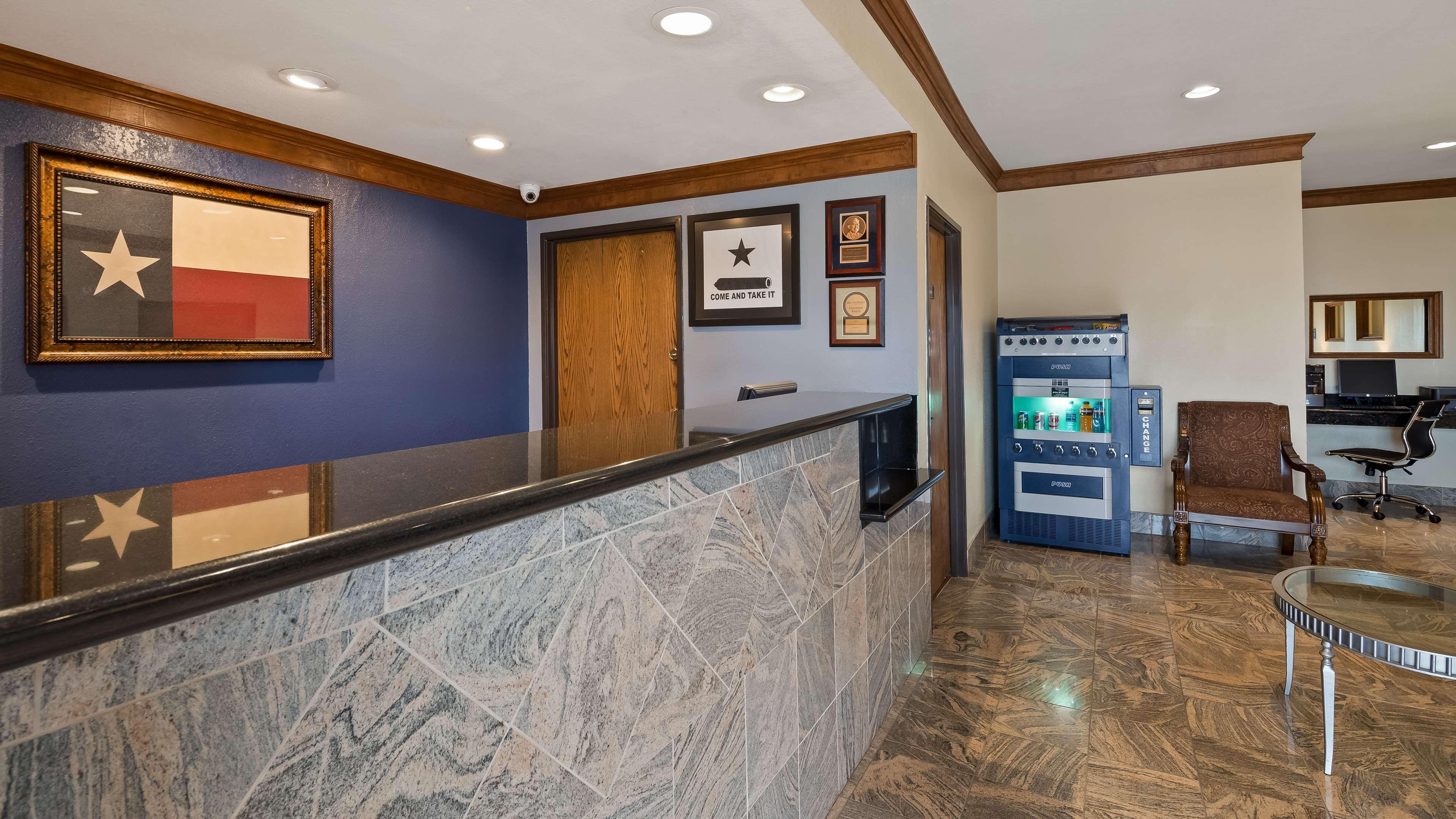 Best Western Regency Inn & Suites Gonzales Extérieur photo