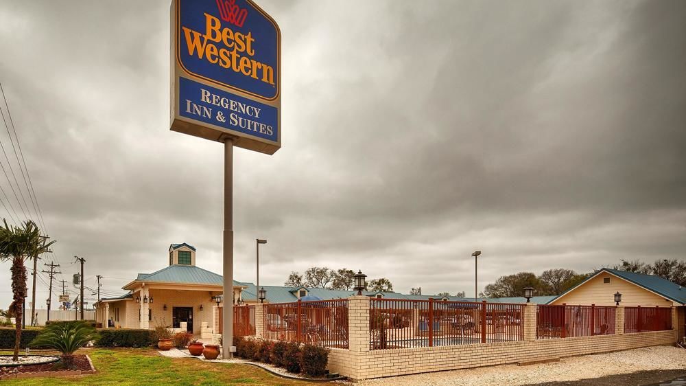 Best Western Regency Inn & Suites Gonzales Extérieur photo