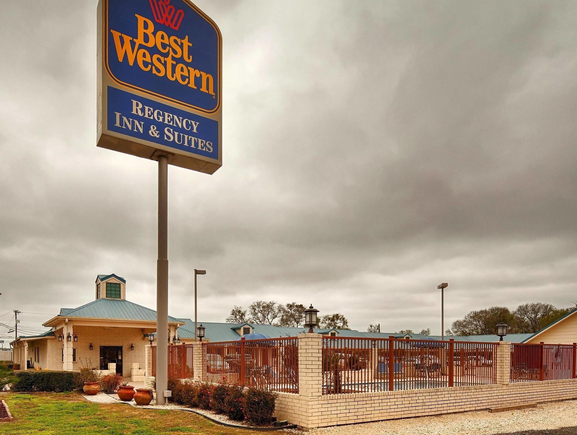 Best Western Regency Inn & Suites Gonzales Extérieur photo