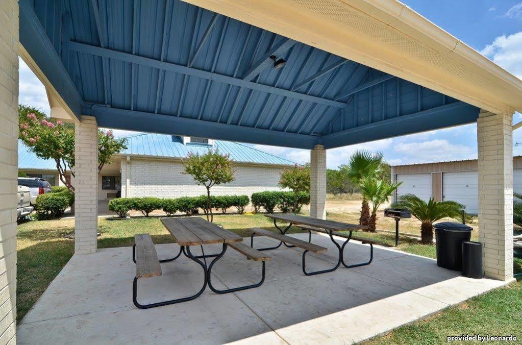 Best Western Regency Inn & Suites Gonzales Restaurant photo